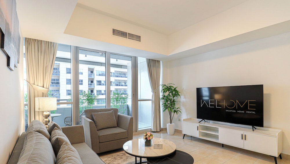 WelHome Mesmerizing 1BR Apartment in Damac Waves A — 4-Star Luxury Hotel in Dubai, United Arab Emirates