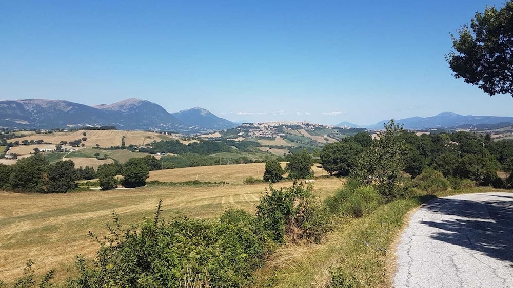 Functional Mini Luxury Lodges Near Camerino — hotel in Camerino