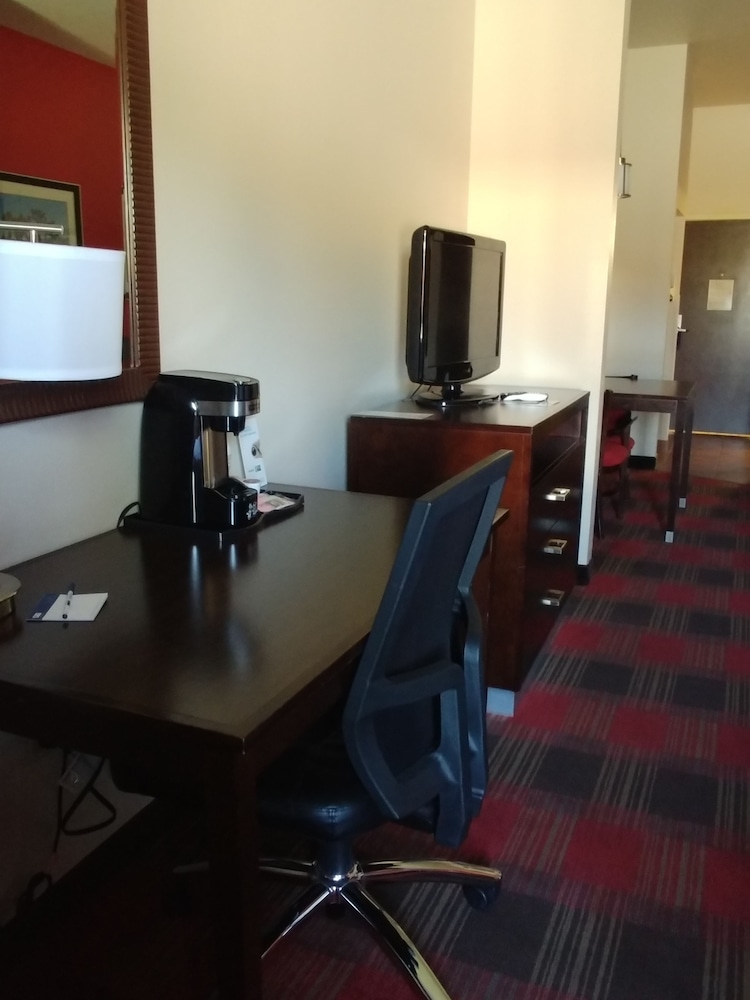 Holiday Inn Express Hotel & Suites Kingman by IHG - photo 8