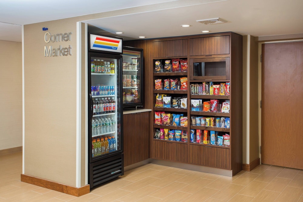 Fairfield Inn by Marriot Manchester Boston Regional Airport - photo 18