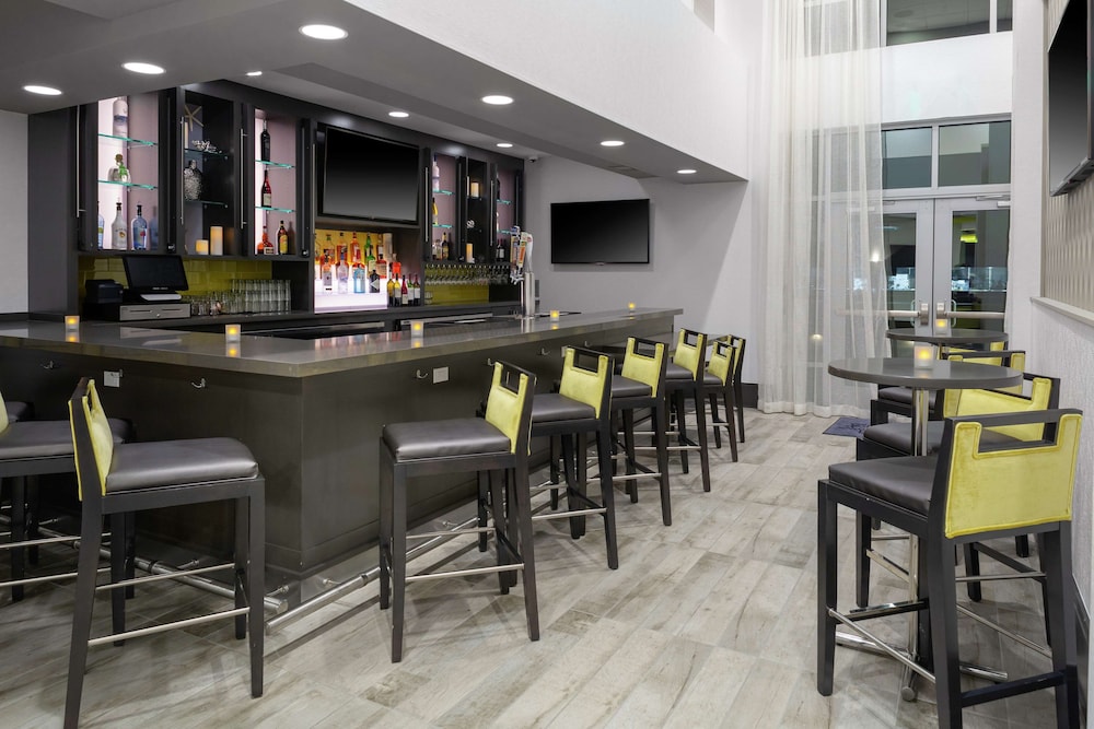 Hampton Inn & Suites Irvine Orange County Airport - photo 31
