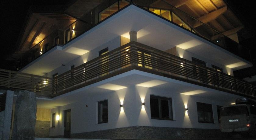 Alpenchalet Zillertal — 4-Star Luxury Hotel in Hippach, Austria