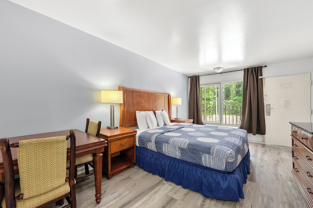 Budgetel Inn and Suites — Atlanta — photo 4