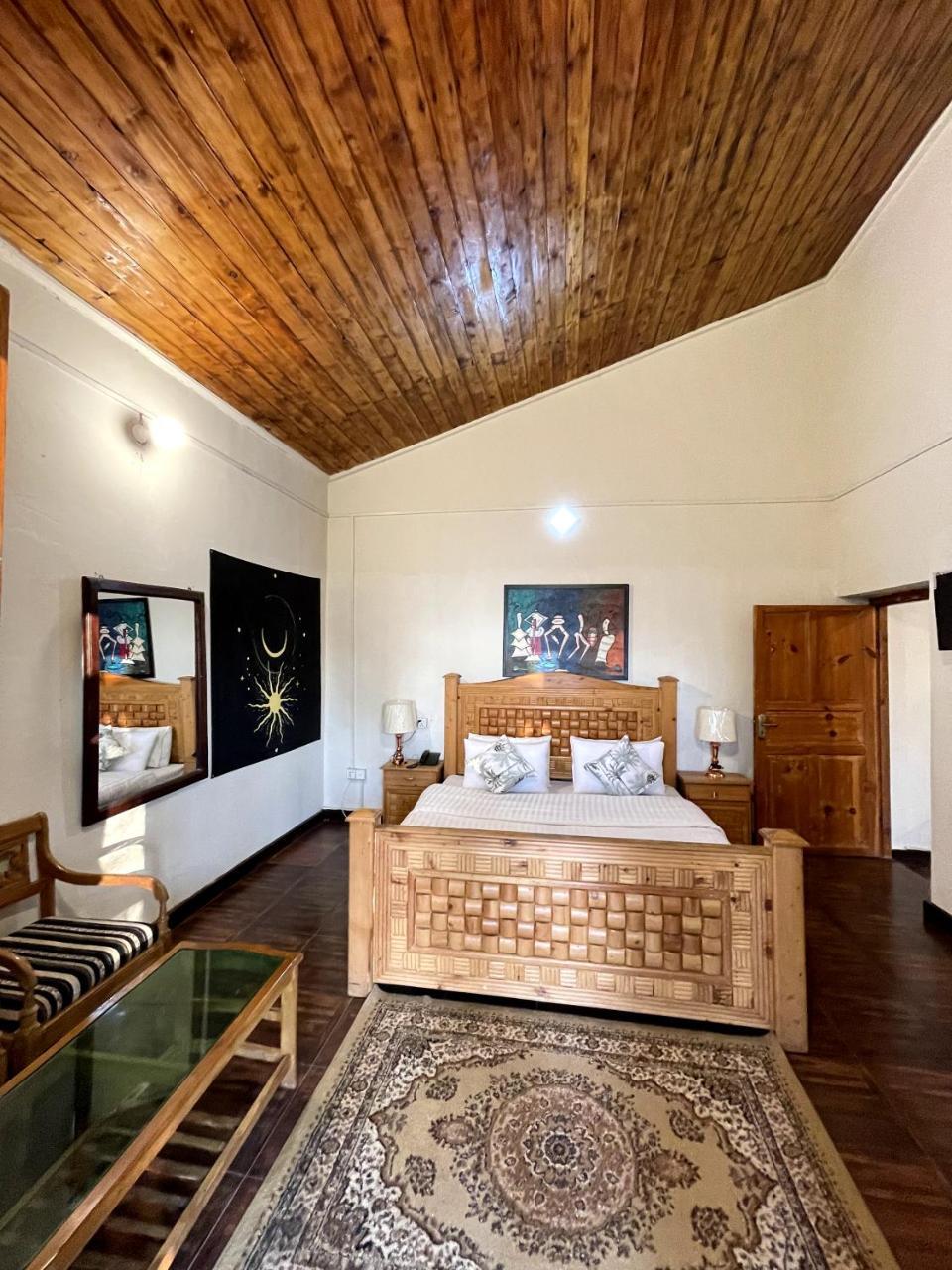 Pine Top Hotel - last minute hotel in Murree