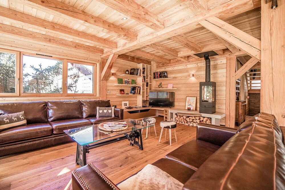 Chalet Aiguillette Near Chantemerle Serre Chevalier Ski Resort — 4-Star Luxury Hotel in Saint-Chaffrey, France