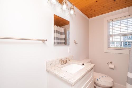 Chill'ax Inn by Oak Island Accommodations - photo 4