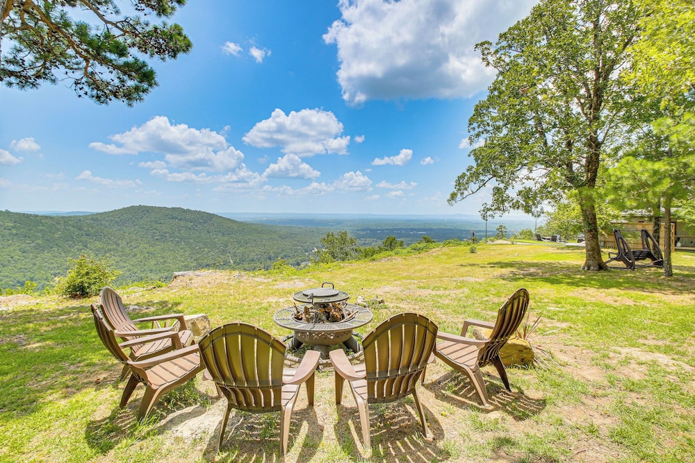 Outdoor Entertainment Area: Scenic Hot Springs Gem in Hot Springs, United States
