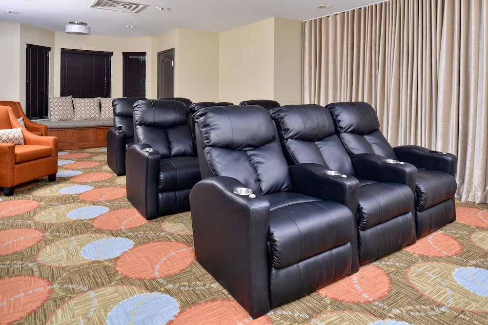 Staybridge Suites Rochester Commerce Dr NW by IHG - photo 41