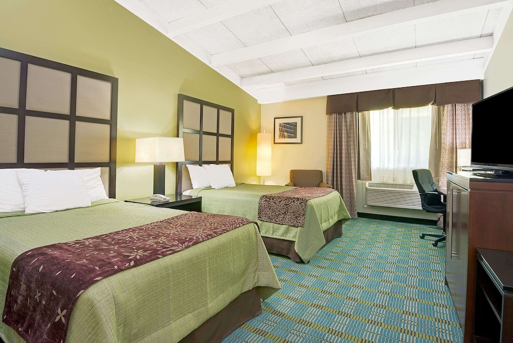Days Inn by Wyndham Southington - photo 4
