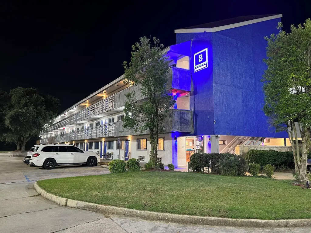 Boardwalk Suites - photo 8