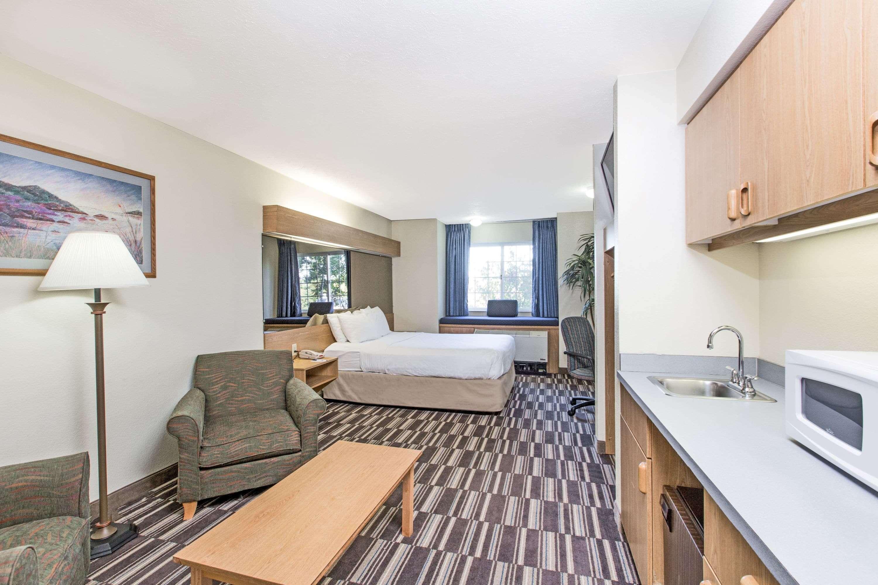 Baymont Inn & Suites by Wyndham Anchorage Airport - photo 32