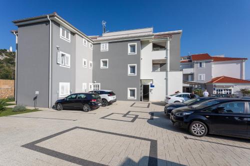 Apartments Crnekovic Tomislava 8A — 4-Star Luxury Hotel in Baska, Croatia