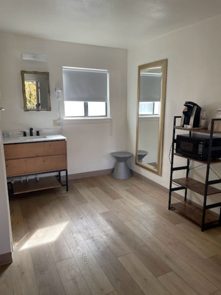 The Virginian Motel - photo 5