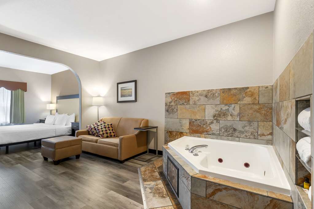 Best Western Plus Des Moines West Inn & Suites - photo 22