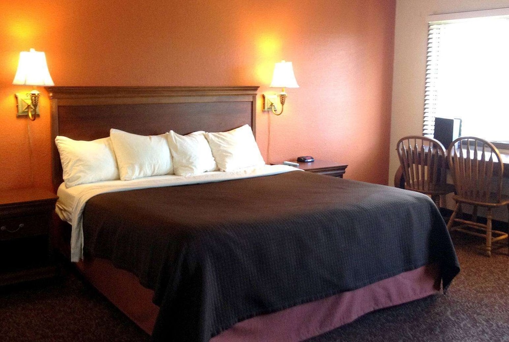 AmericInn by Wyndham Forest Lake - photo 29