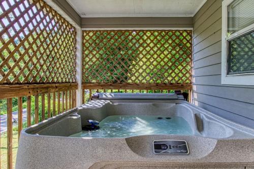 River Song Near River Hot Tub Foosball WIFI 560 FREE tickets each paid day - photo 7