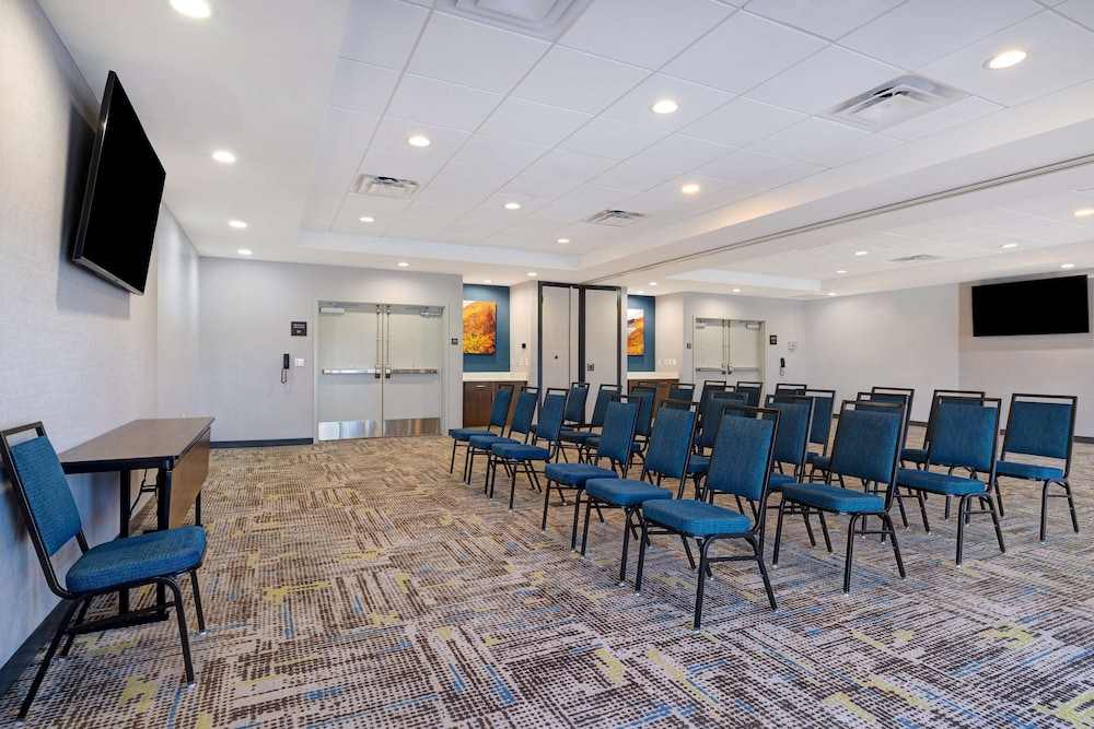 Hampton Inn & Suites by Hilton Marina - photo 52