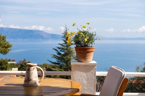 Seabreeze Villa — 4-Star Luxury Hotel in Markopoulo Oropou, Greece