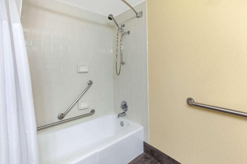 Days Inn & Suites Grand Rapids Near Downtown - photo 5
