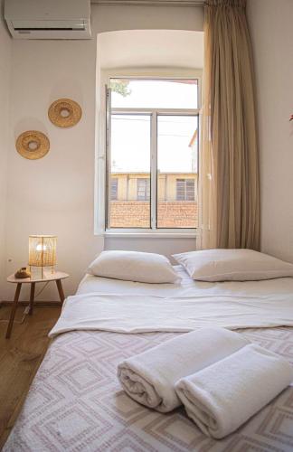 Cozy Studio Apartment In the Center By Wehost