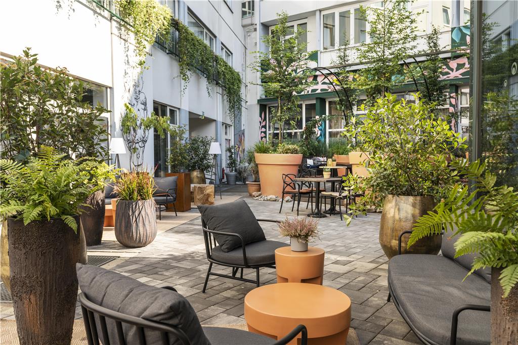 outside area of Luetze bar & restaurant