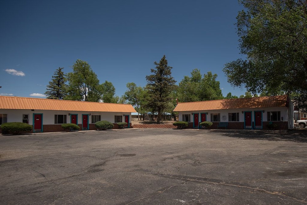 Circle R Motel - photo 52