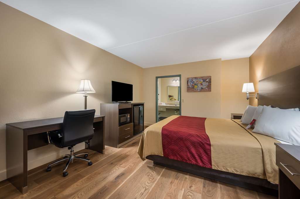 Econo Lodge Cullman South - photo 11