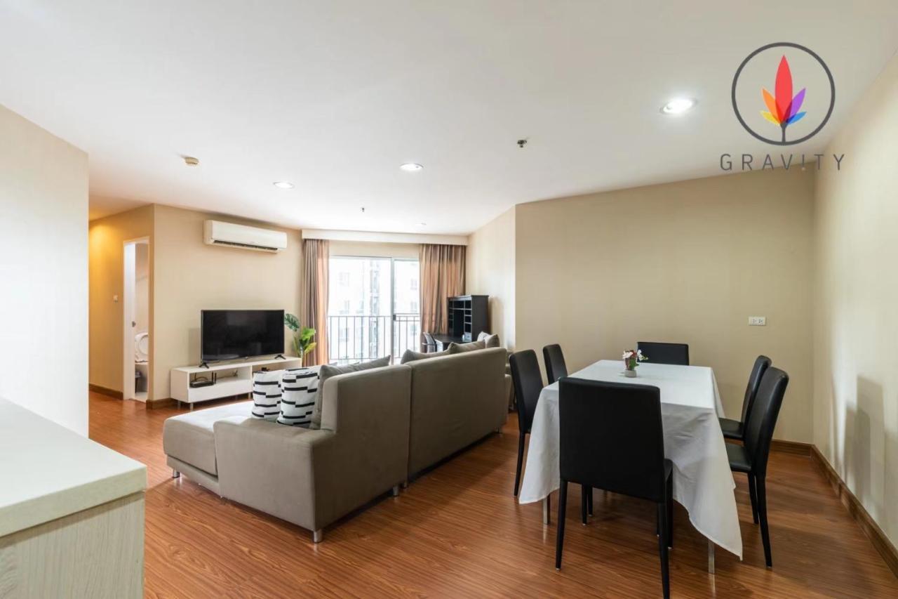 MRT rame9 Jodd Fairs night market walk for a few minutes two bedrooms and two bathrooms