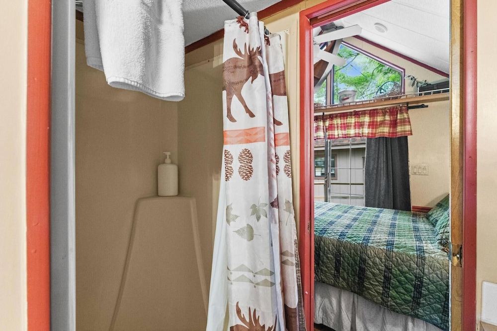 The Cascades Inn - photo 25