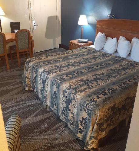 Rochester Inn - photo 16