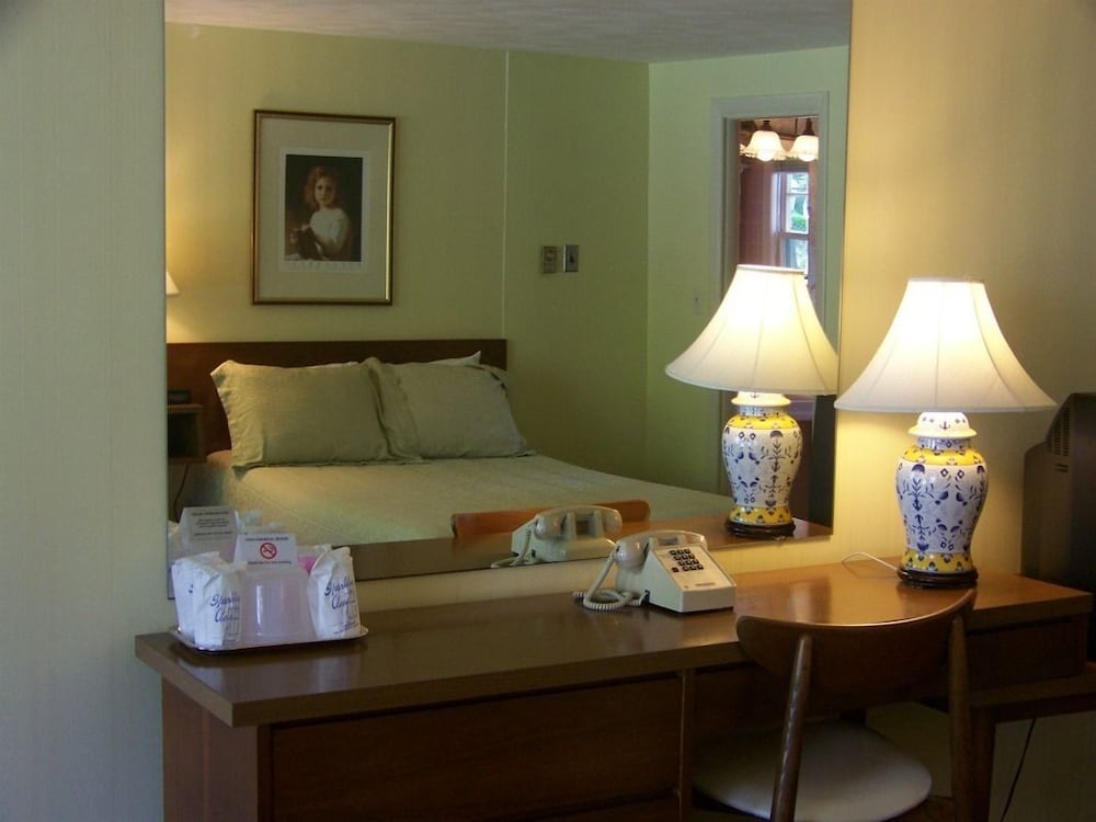 Colonial Village - photo 5