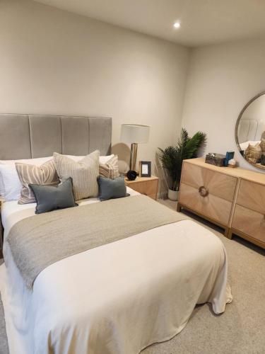 Kings Mews Elegance: City Sparrow's Premier 3 Bedroom Residences — 4-Star Luxury Hotel in London, United Kingdom