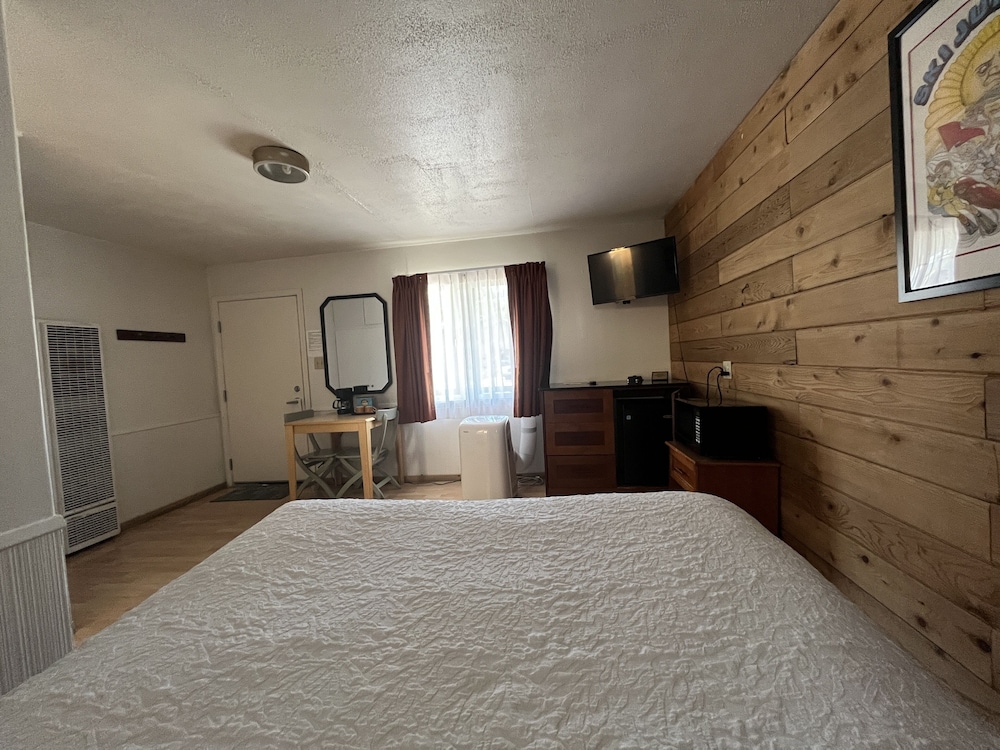 June Lake Villager - photo 32