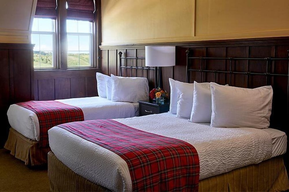 Prince of Wales Hotel — hotel in Waterton Park