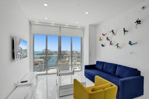 Modern Penthouse condo with 2 Large private terraces — 4-Star Luxury Hotel in Hollywood, United States