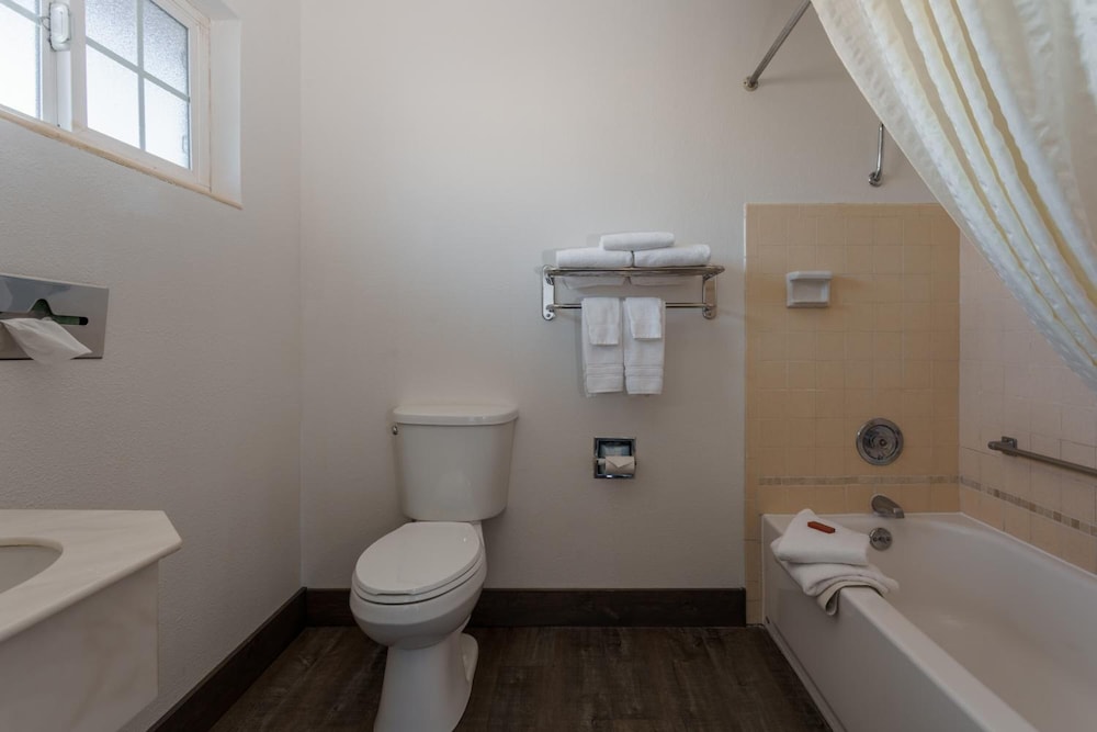 Riverfront Inn Roseburg - photo 40