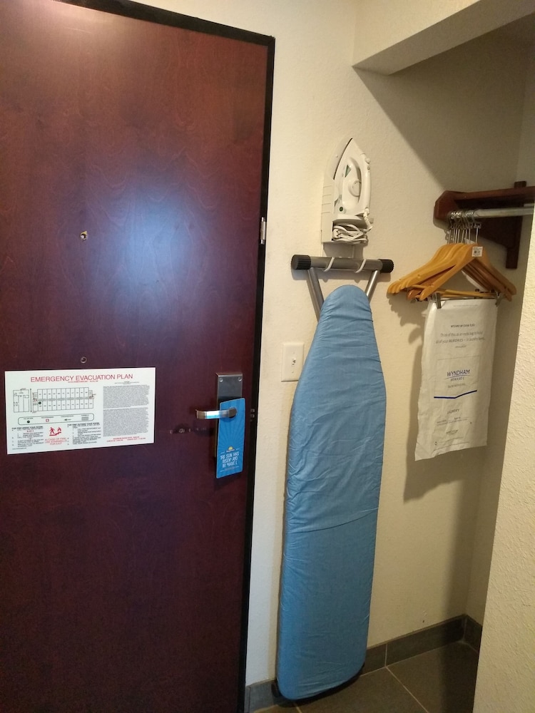 Days Inn by Wyndham Alva - photo 5