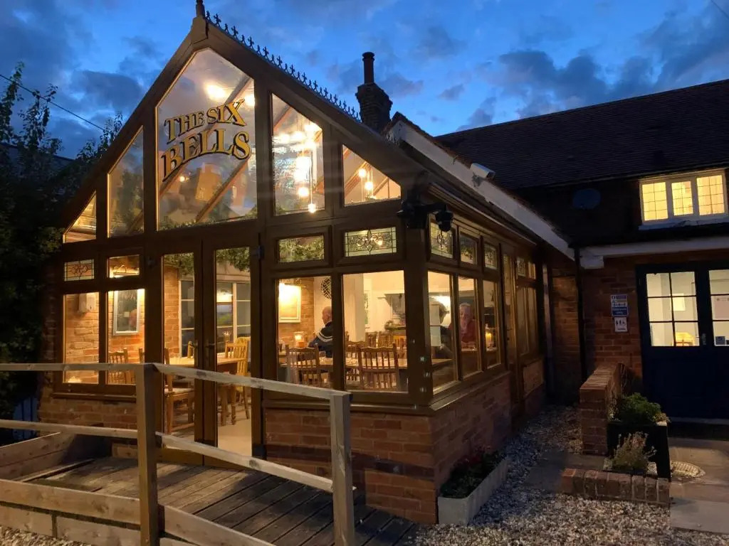 The Six Bells - carbon neutral hotel in Reading