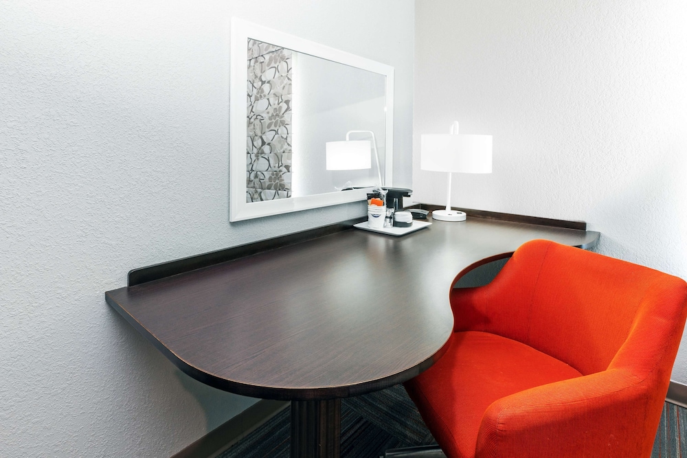 Hampton Inn Miami - photo 14