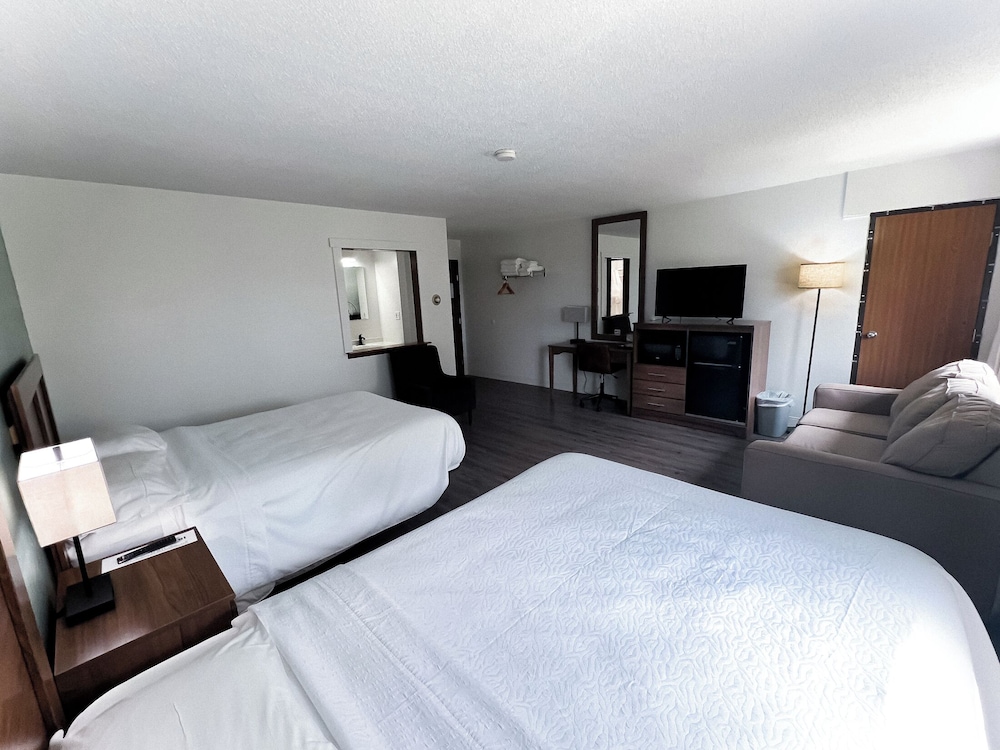 River Bend's Walleye Inn - photo 12
