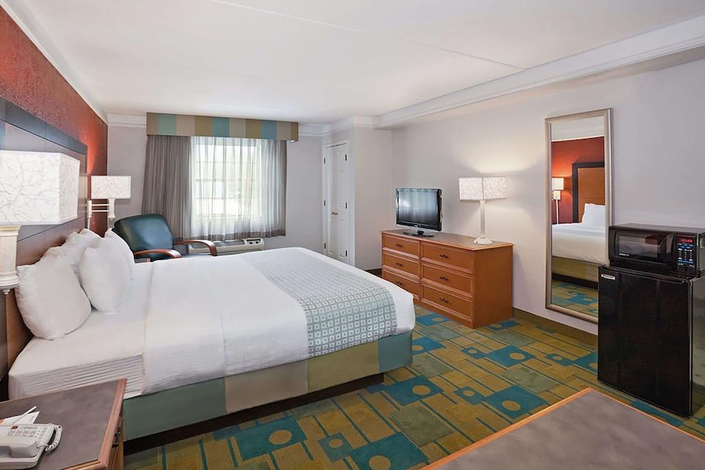 Norwood Inn & Suites Merrillville - photo 8