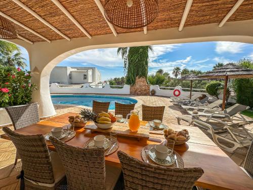 Luxury Villa Heated Pool walk to São Rafael Beach Albufeira — 4-Star Luxury Hotel in Albufeira, Portugal