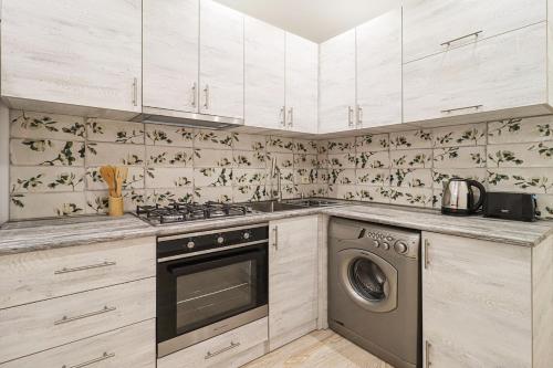 Unique 3 Apt Combo for 6 Guests by Wehost