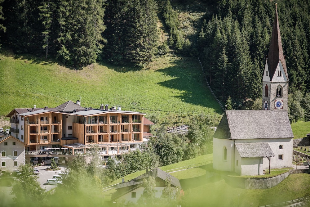 Naturhotel Rainer — 4-Star Luxury Hotel in Racines, Italy