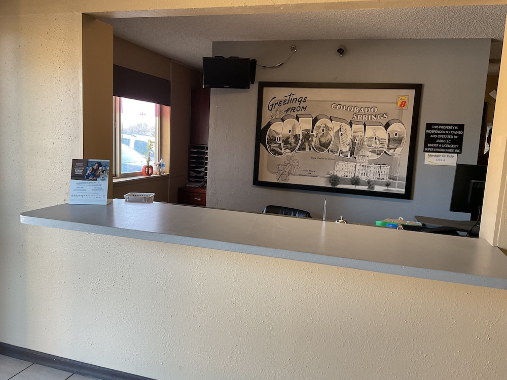 Super 8 by Wyndham Colorado Springs Airport - photo 4