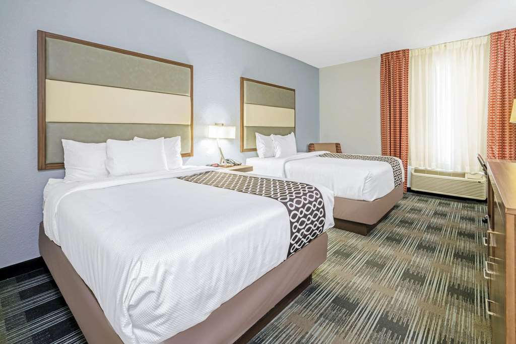 La Quinta Inn & Suites by Wyndham Guthrie - photo 18