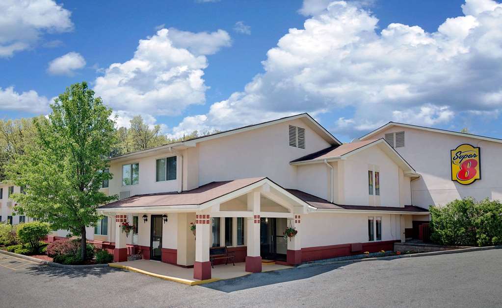 Super 8 by Wyndham Newburgh West Point Near Stewart Airport — hotel in Newburgh