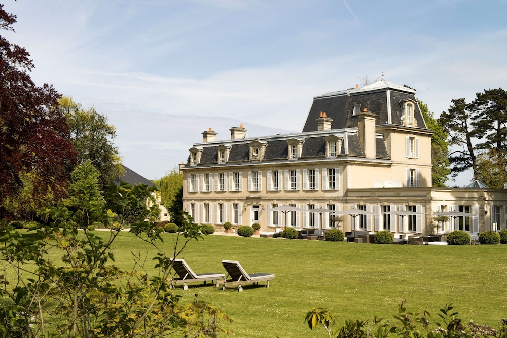 Château La Chenevière — 5-Star Luxury Hotel in Port-En-Bessin-Huppain, France