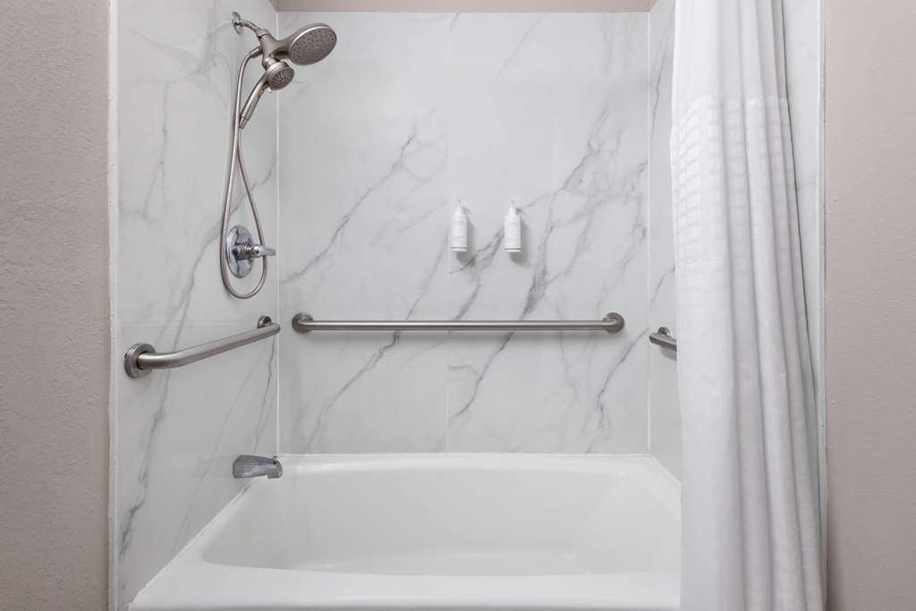 Days Inn by Wyndham Hinesville Near Fort Stewart - photo 14