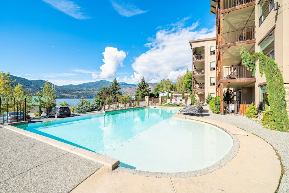 Marina's Edge Condo walk to restaurants and wineries condo — 4-Star Luxury Hotel in Manson, United States